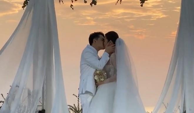 Dong Nhi noi o le cuoi: 'Gap anh Thang la dinh menh cua doi minh' hinh anh