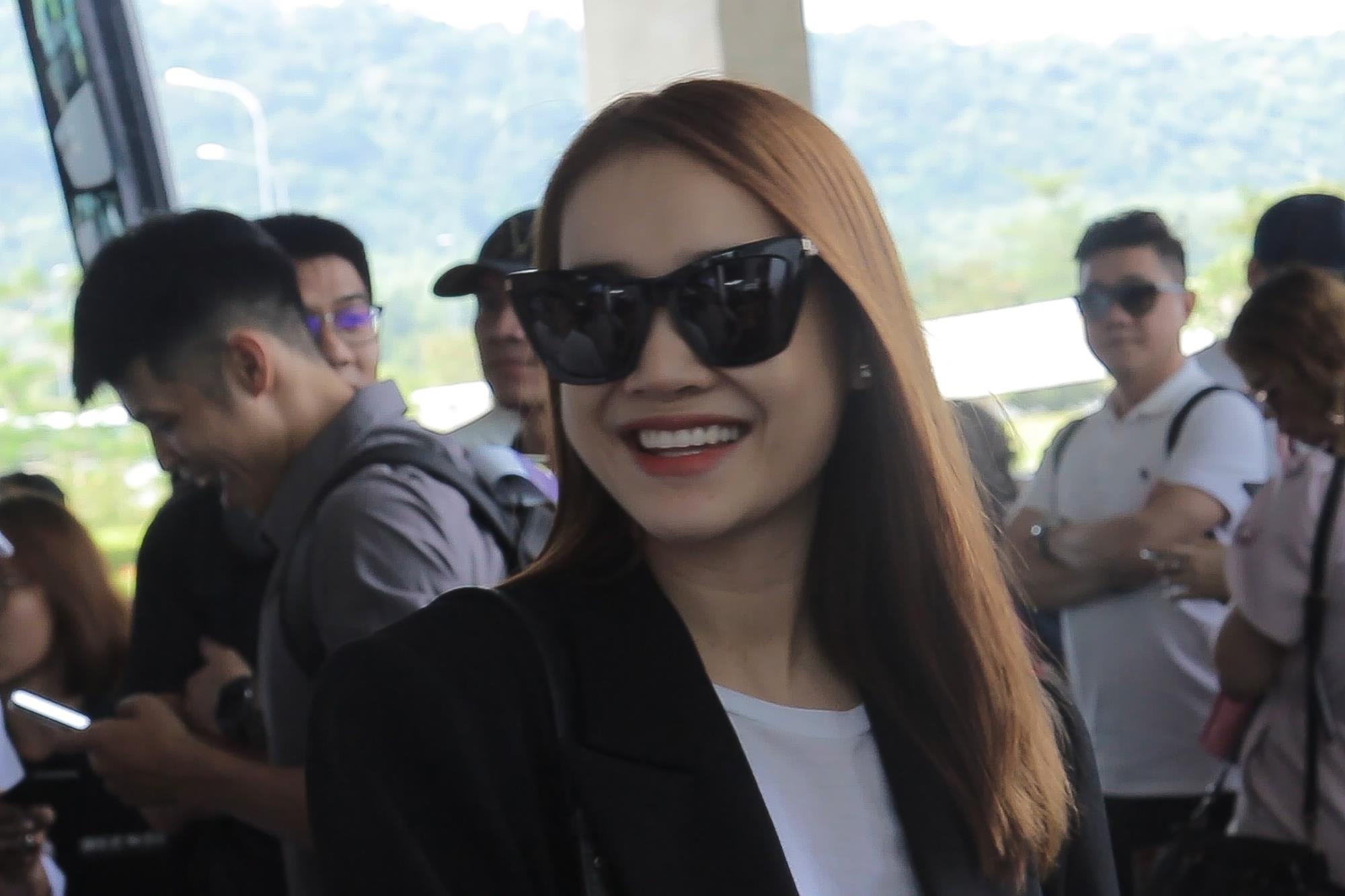 Nha Phuong mot minh den Phu Quoc du le cuoi Dong Nhi - Ong Cao Thang hinh anh