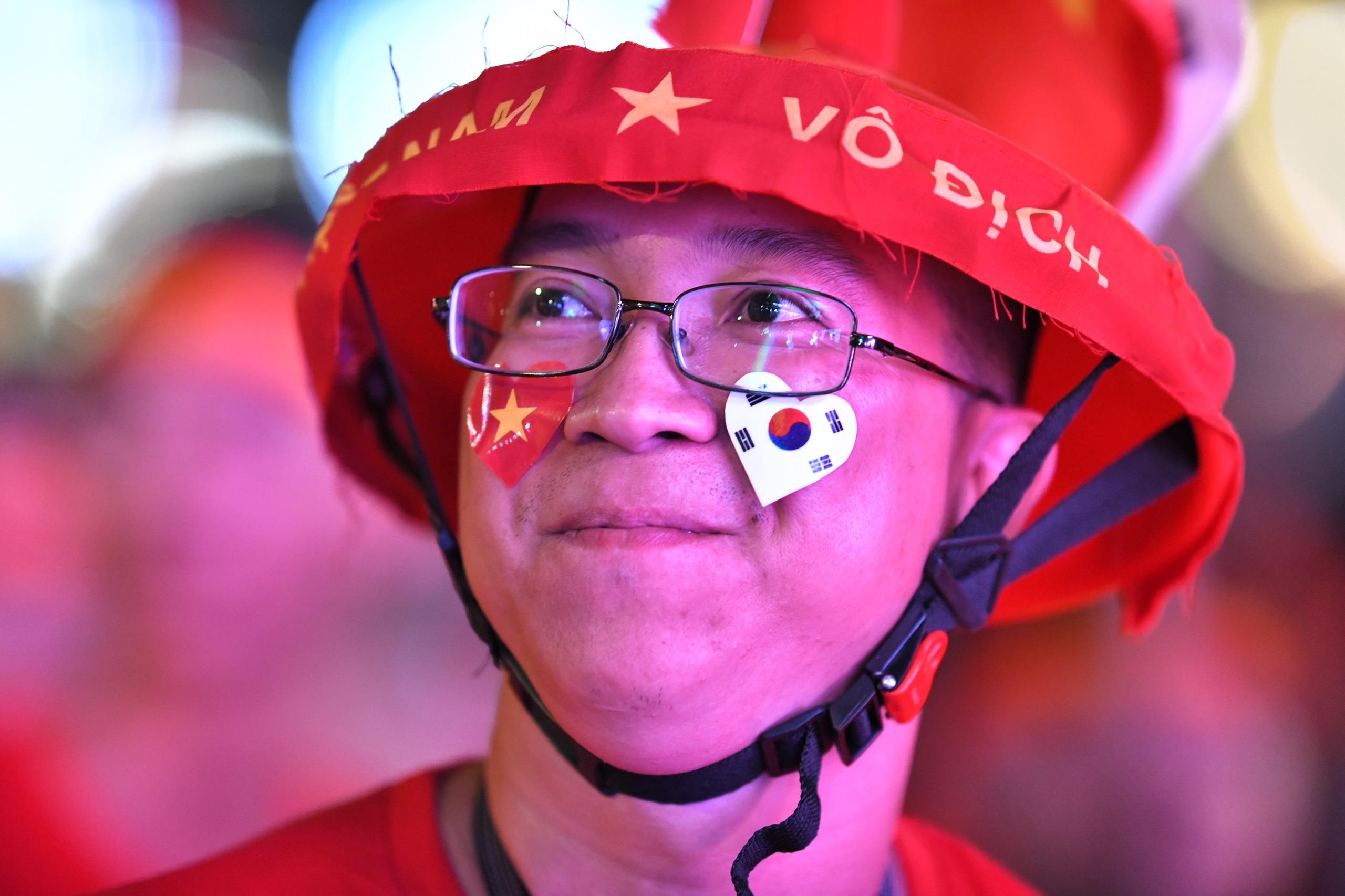 CDV TP.HCM ho reo, tin Viet Nam gianh chien thang truoc Thai Lan hinh anh