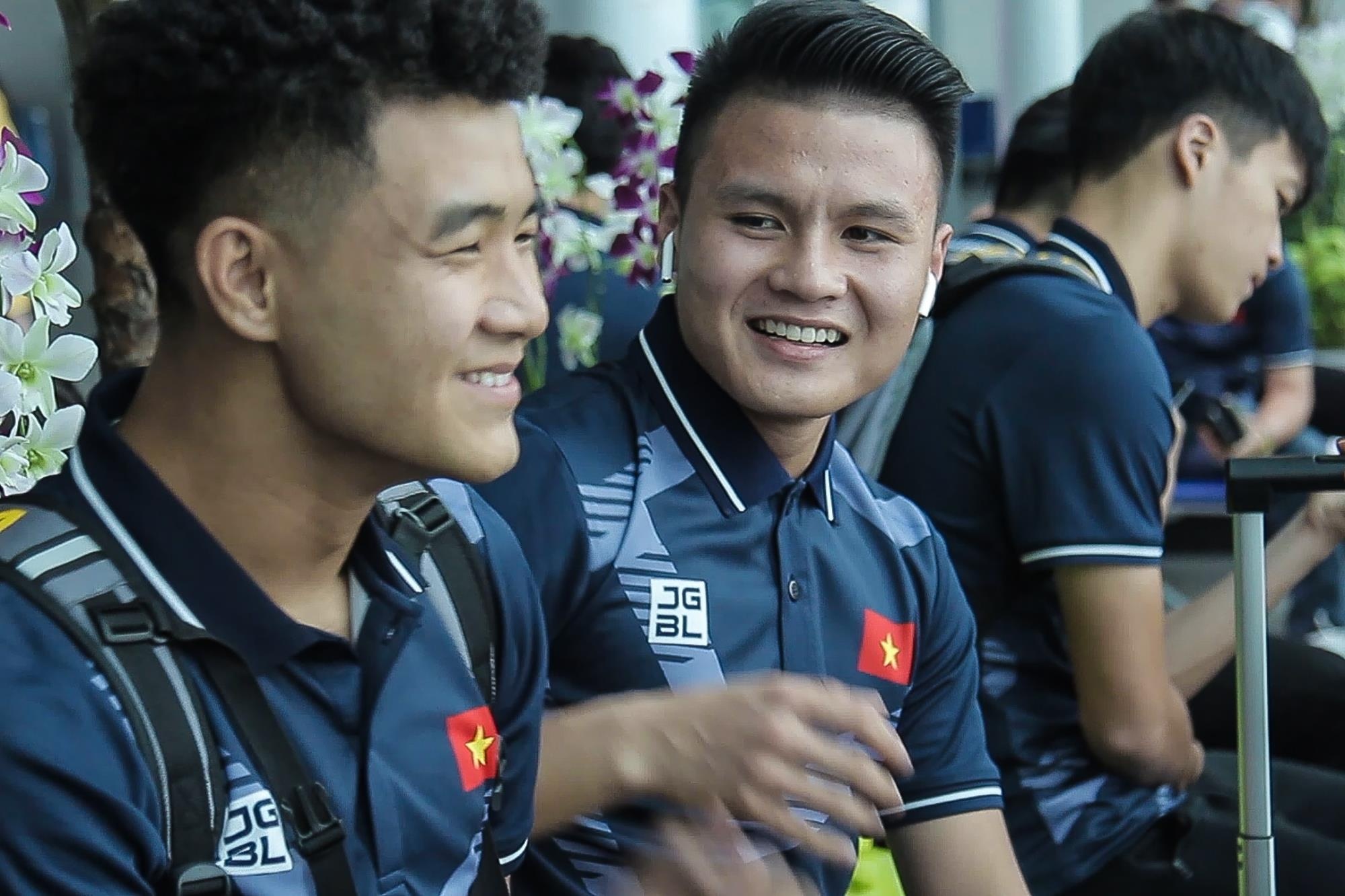 Quang Hai, Van Hau vui ve truoc gio len duong du SEA Games hinh anh