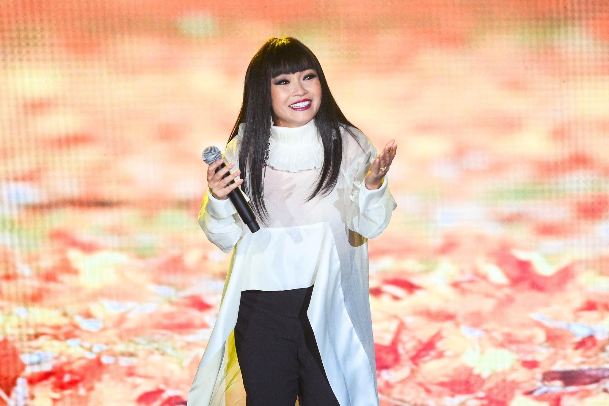 Phuong Thanh hat 'Mot thoi da xa' tai be mac Lien hoan phim 2019 hinh anh