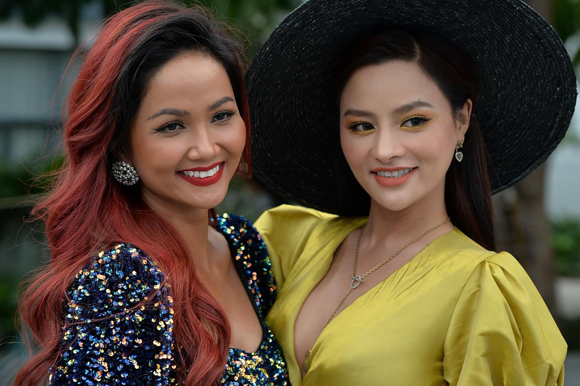 H'Hen Nie, Vu Thu Phuong tao dang vui ve tai phan thi Nguoi dep bien hinh anh