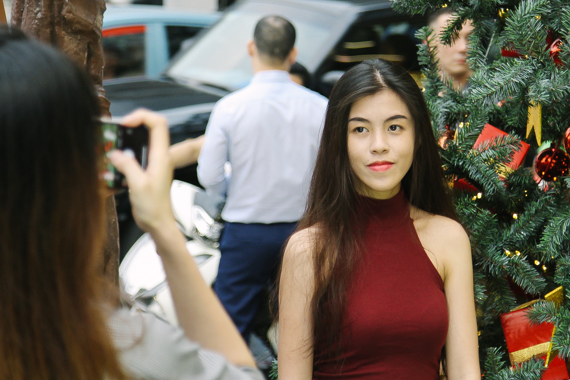 Khong khi nhon nhip tai trung tam TP.HCM mua Giang sinh hinh anh