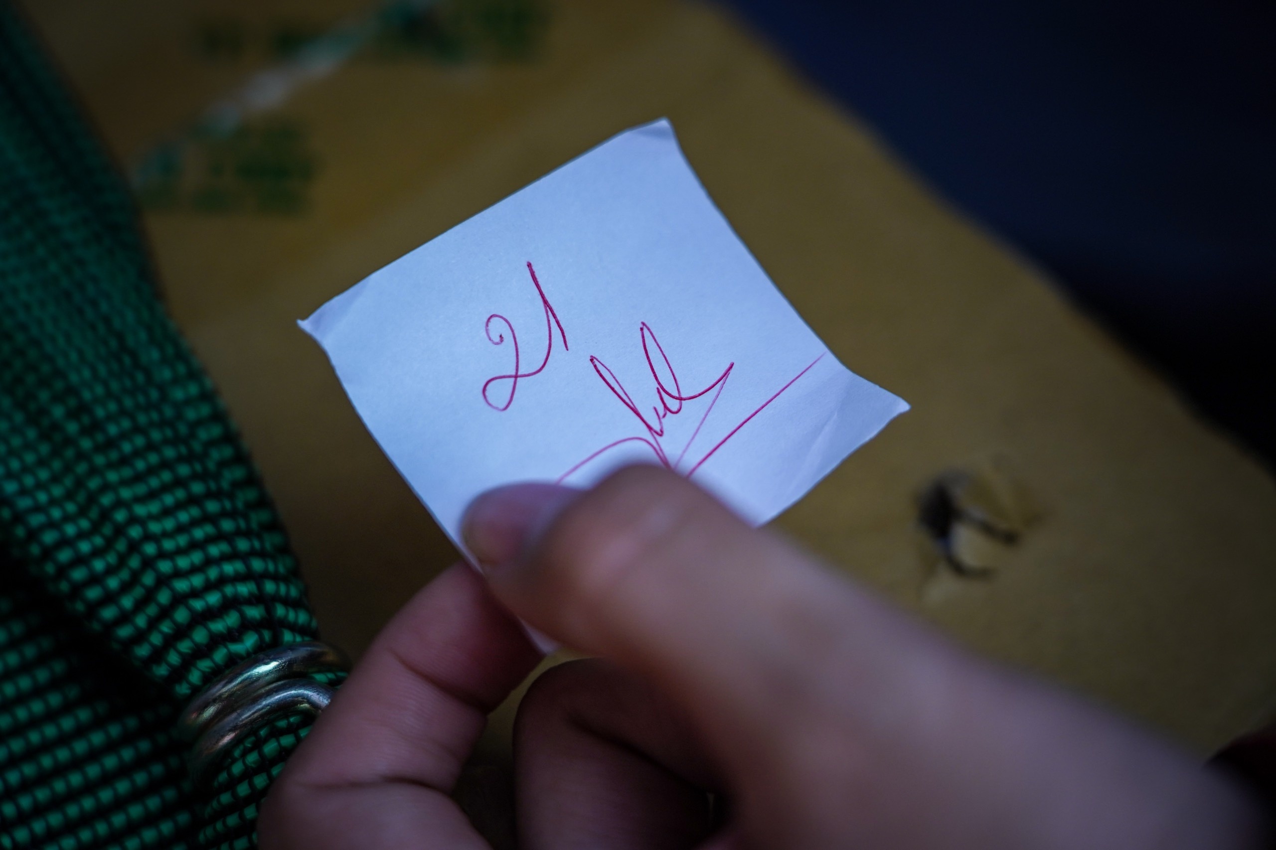 xep hang mua khau trang anh 3