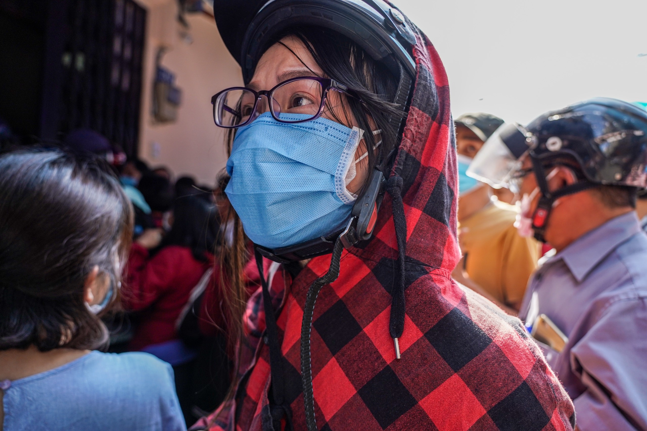 xep hang mua khau trang anh 8