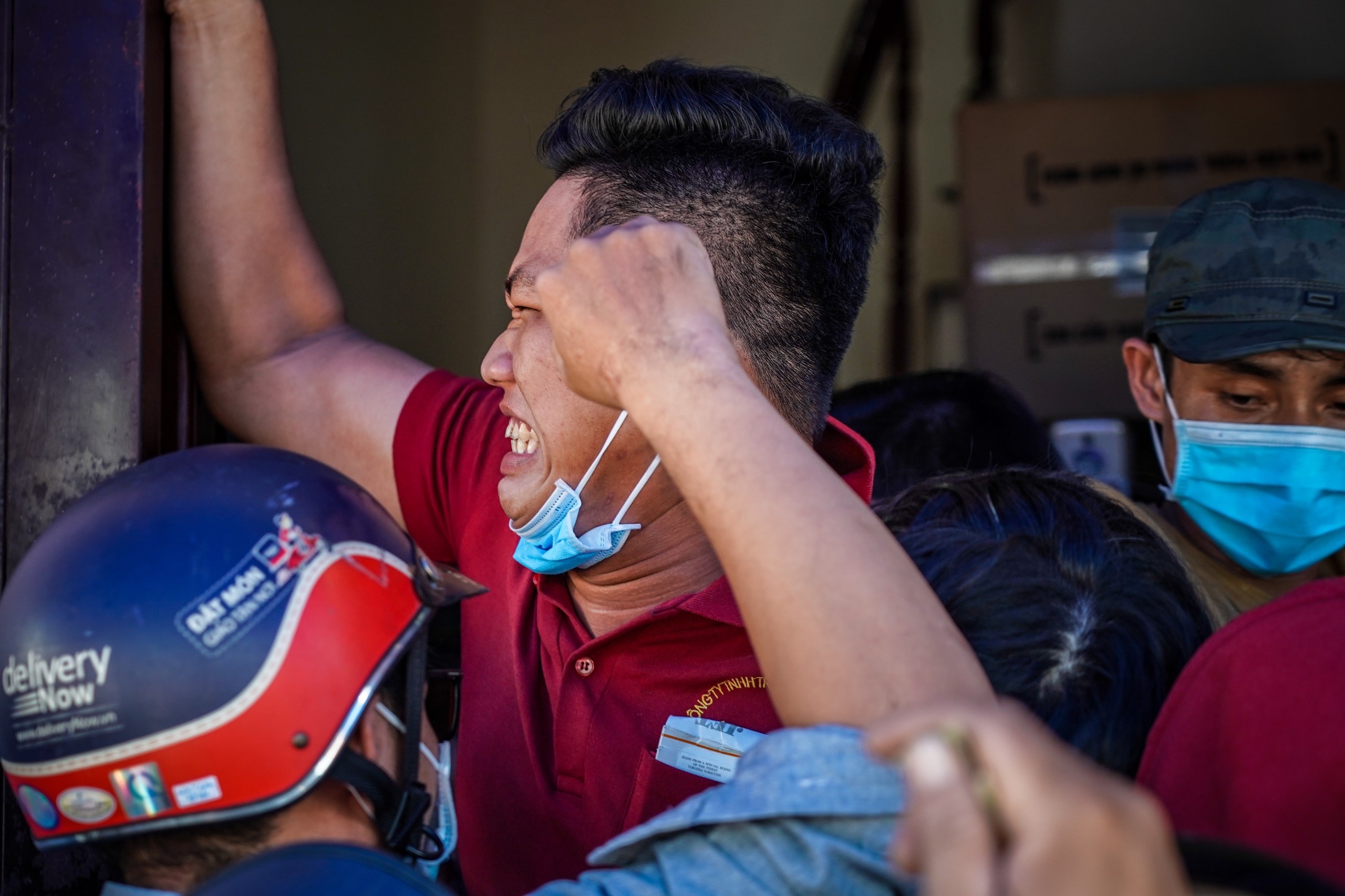 xep hang mua khau trang anh 5