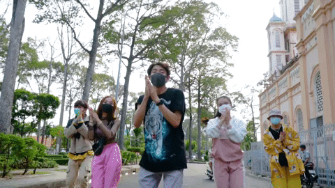 Quang Dang the hien 'Vu dieu rua tay' tren duong pho hinh anh