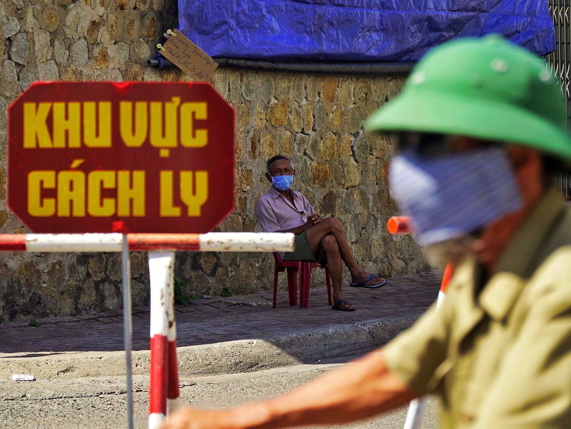 Nguoi dan Phan Thiet yen tam khi cach ly 2 doan duong phong Covid-19 hinh anh