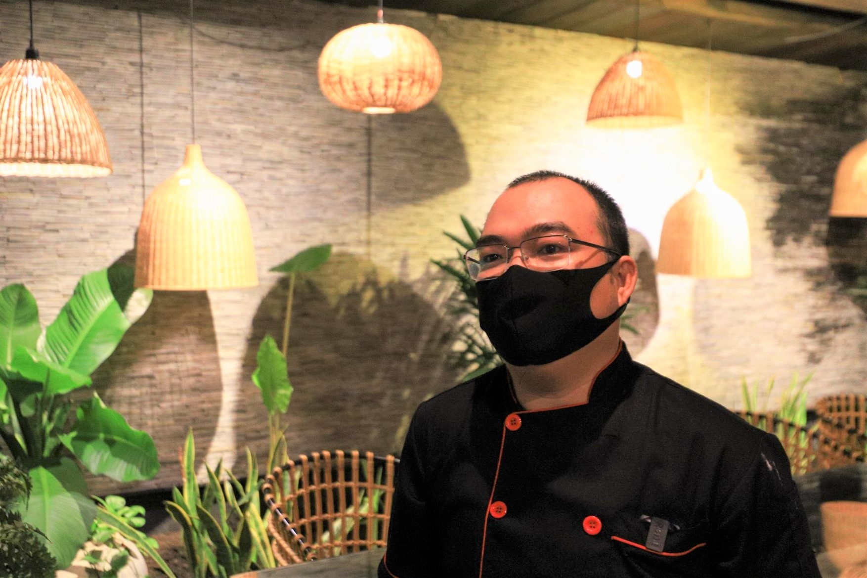 Chu nha hang o TP.HCM: 'Toi thay viec dong cua la can thiet' hinh anh