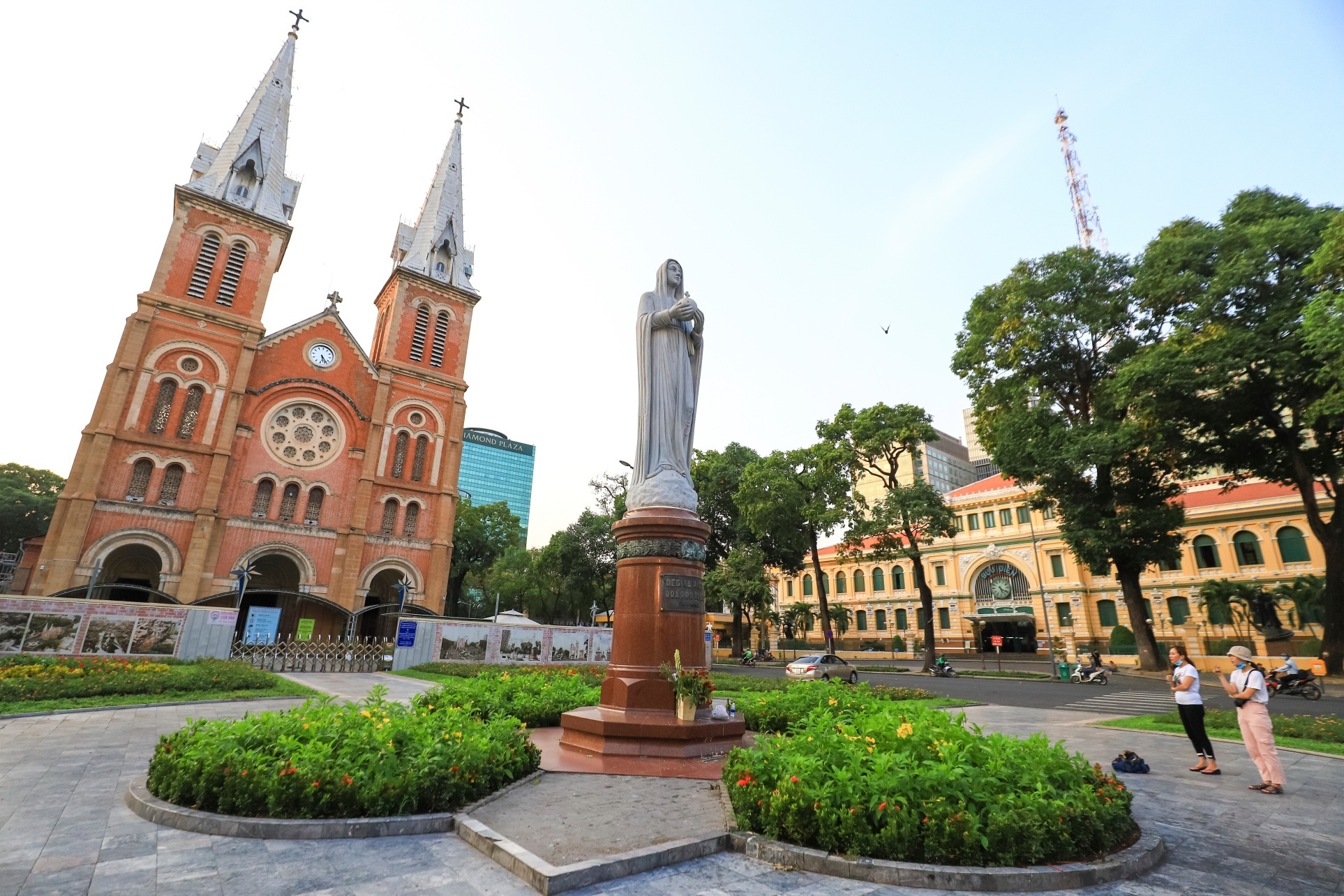 Dao quanh TP.HCM sau mot tuan cach ly xa hoi hinh anh