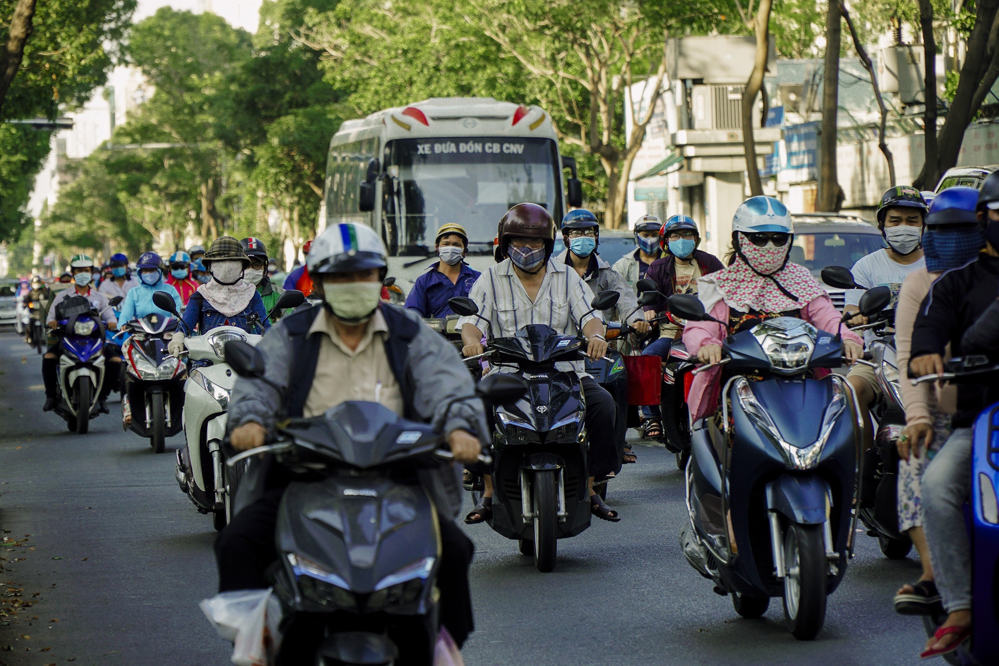 Duong pho TP.HCM tap nap tro lai hinh anh