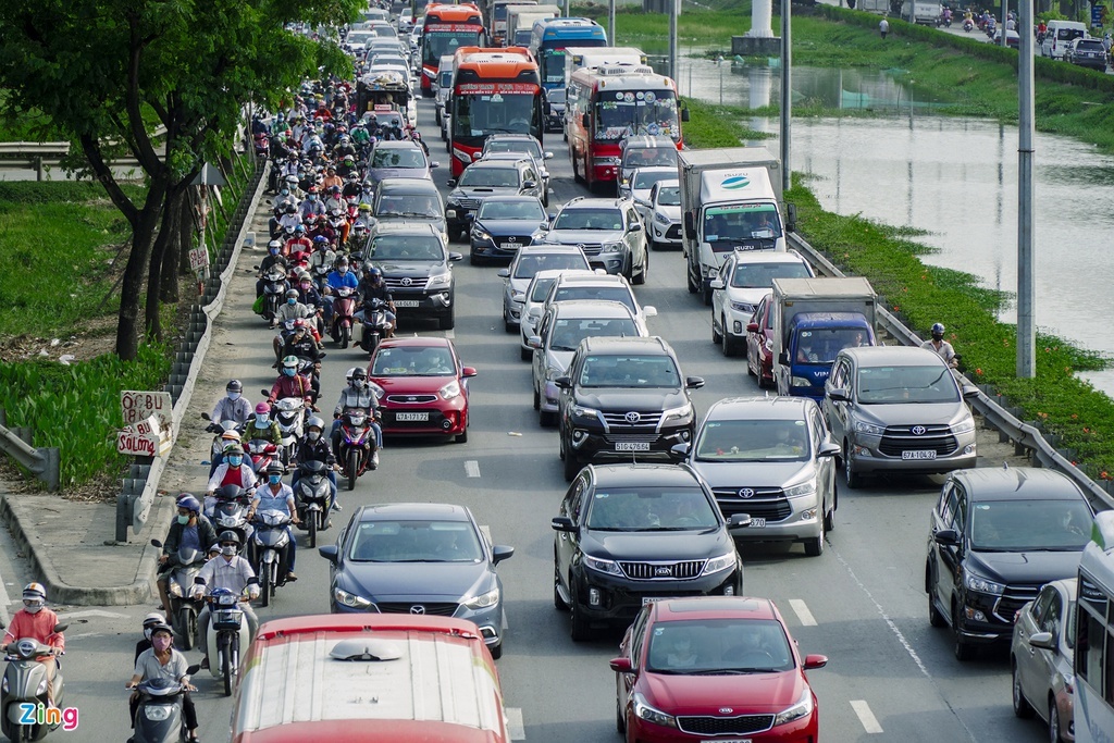 Cua ngo TP.HCM ket xe anh 1