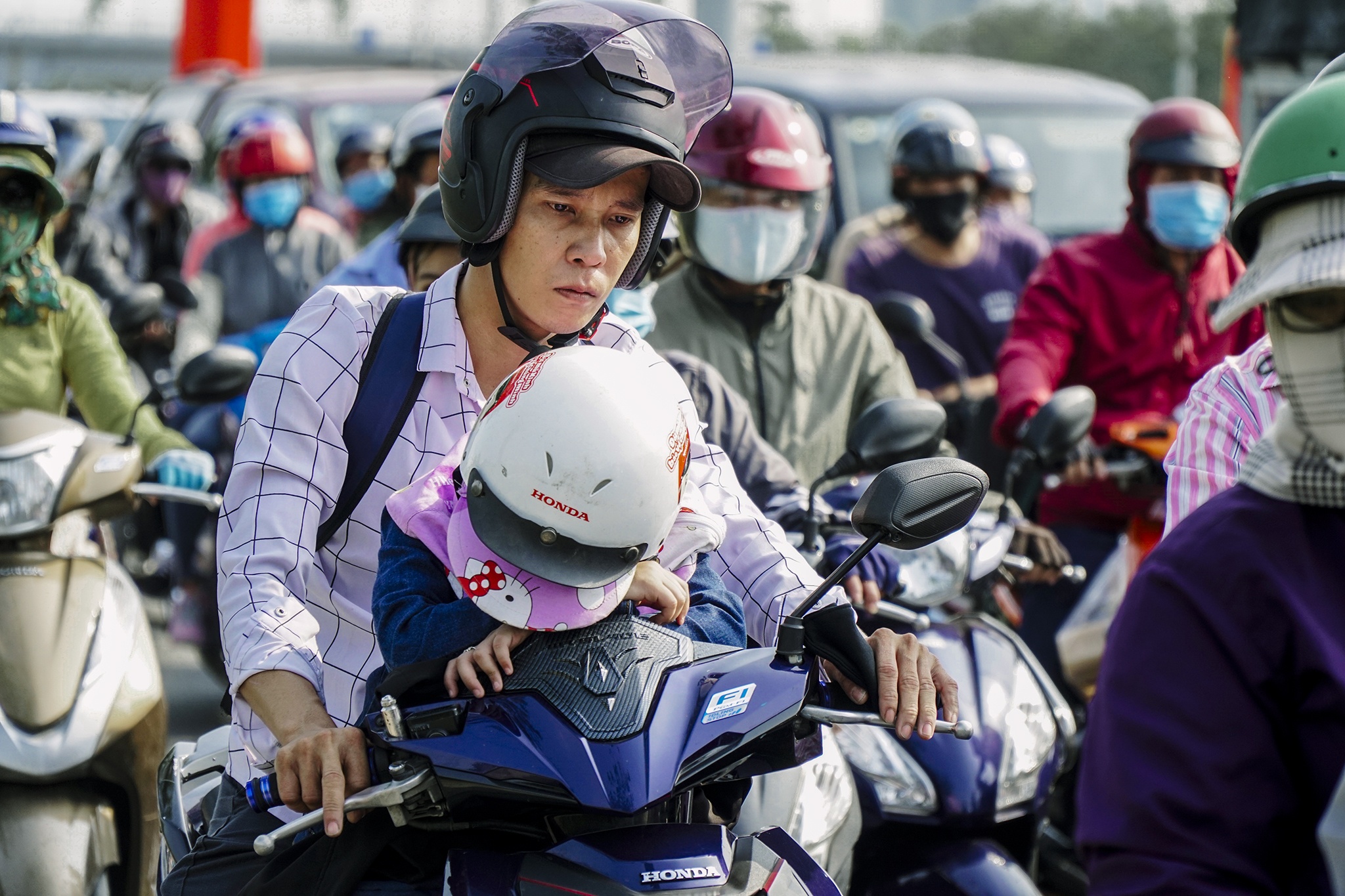 Cua ngo TP.HCM ket xe anh 4