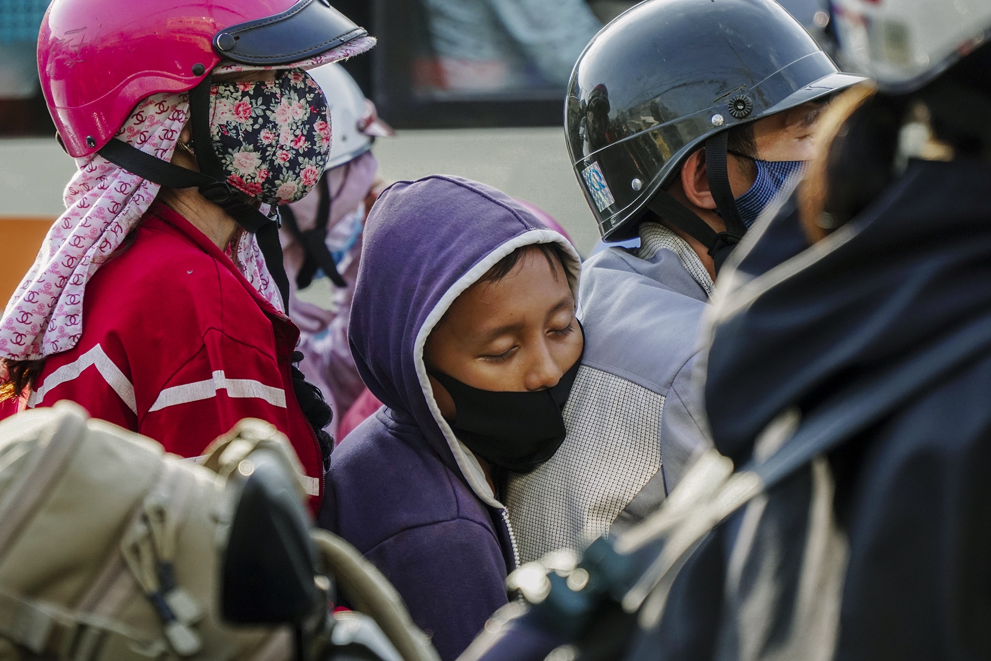 Nguoi mien Tay chen chuc tro lai TP.HCM sau ky nghi le hinh anh