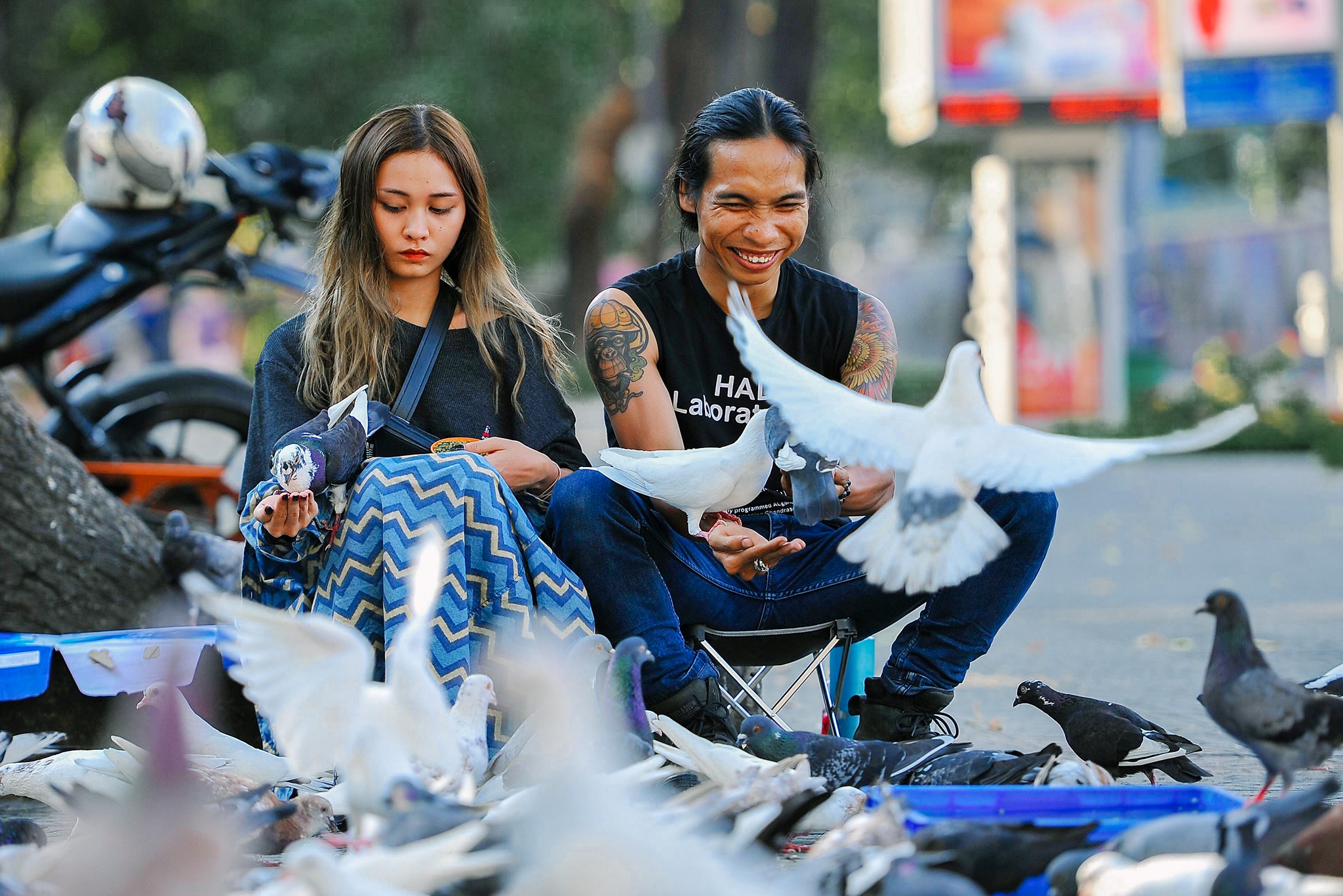 TP.HCM khac la sau 2 tuan ngung gian cach xa hoi hinh anh