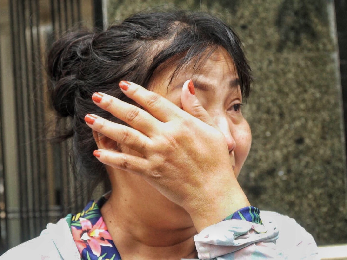 Phu huynh khoc ke lai canh cay phuong do hinh anh