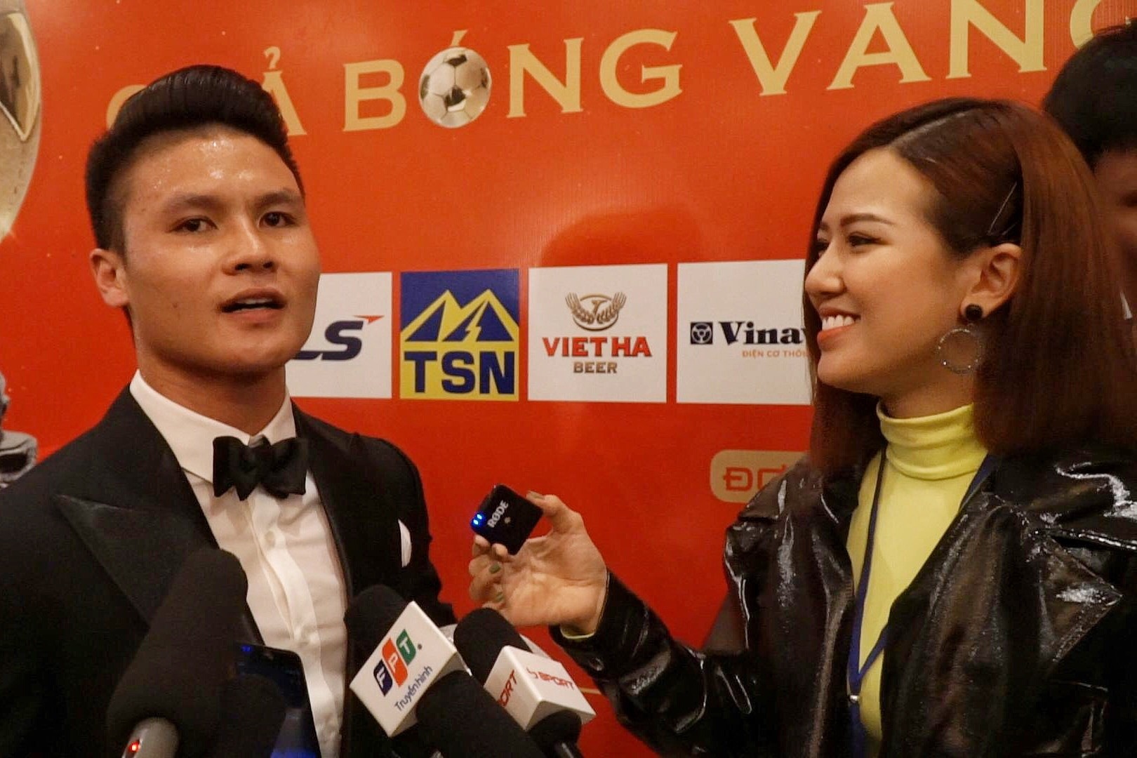 Quang Hai: 'Toi hanh phuc khi nhan Qua bong bac' hinh anh