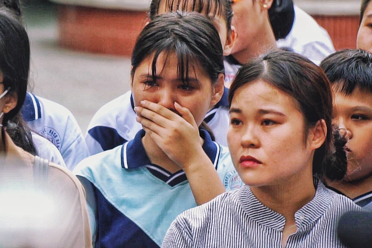 Nuoc mat ngay dua tien hoc sinh tu nan trong vu cay phuong bat goc hinh anh