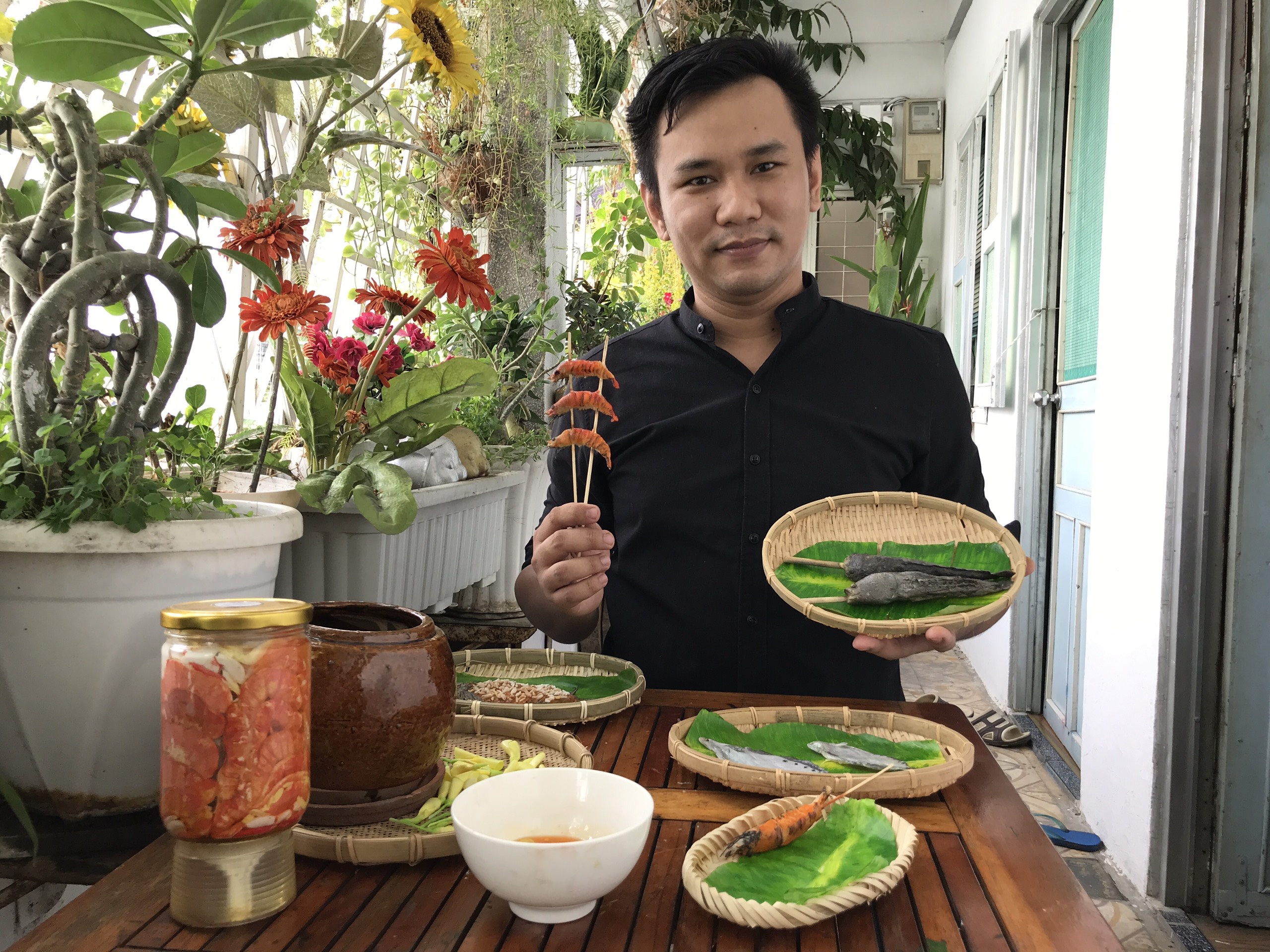 Duong dua, mam ca linh duoc 'thoi hon' bang dat set hinh anh