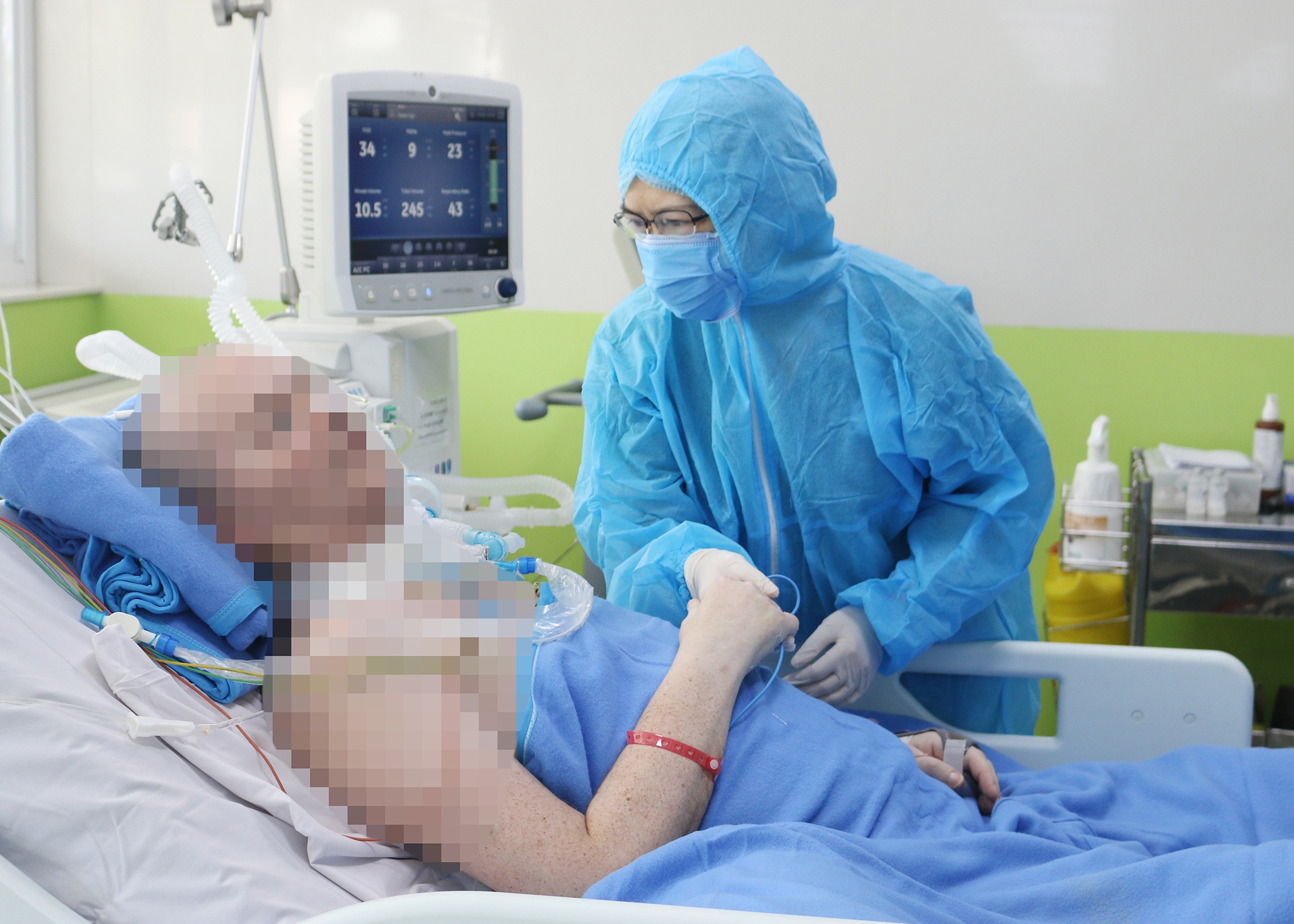 'Chung toi cuu benh nhan 91 voi tam the con nuoc con tat' hinh anh