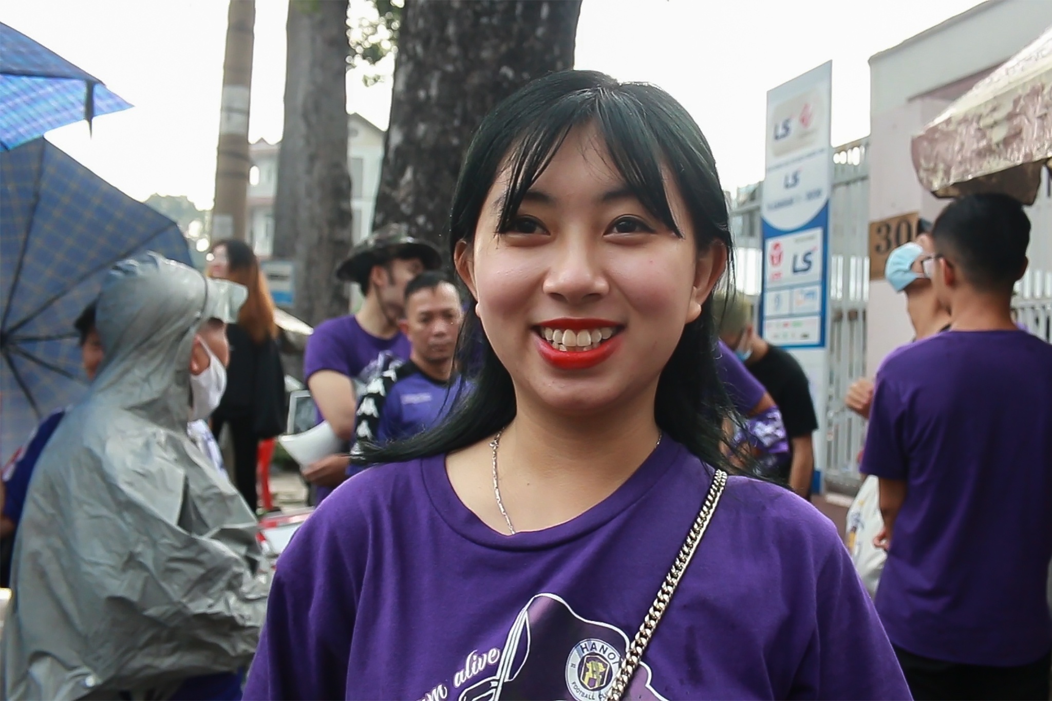 CDV Ha Noi khuay dong khong khi truoc gio bong lan hinh anh