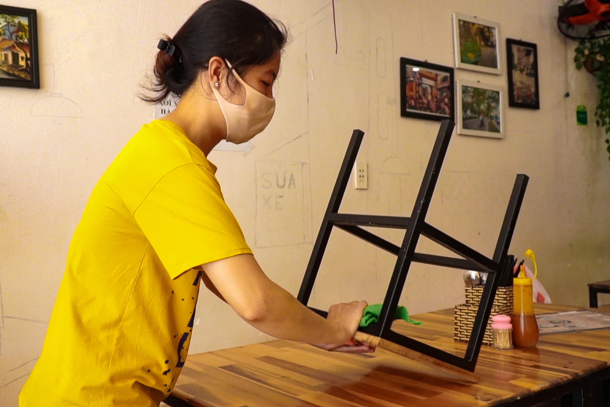 Hang quan o Da Nang dong loat dong cua hinh anh