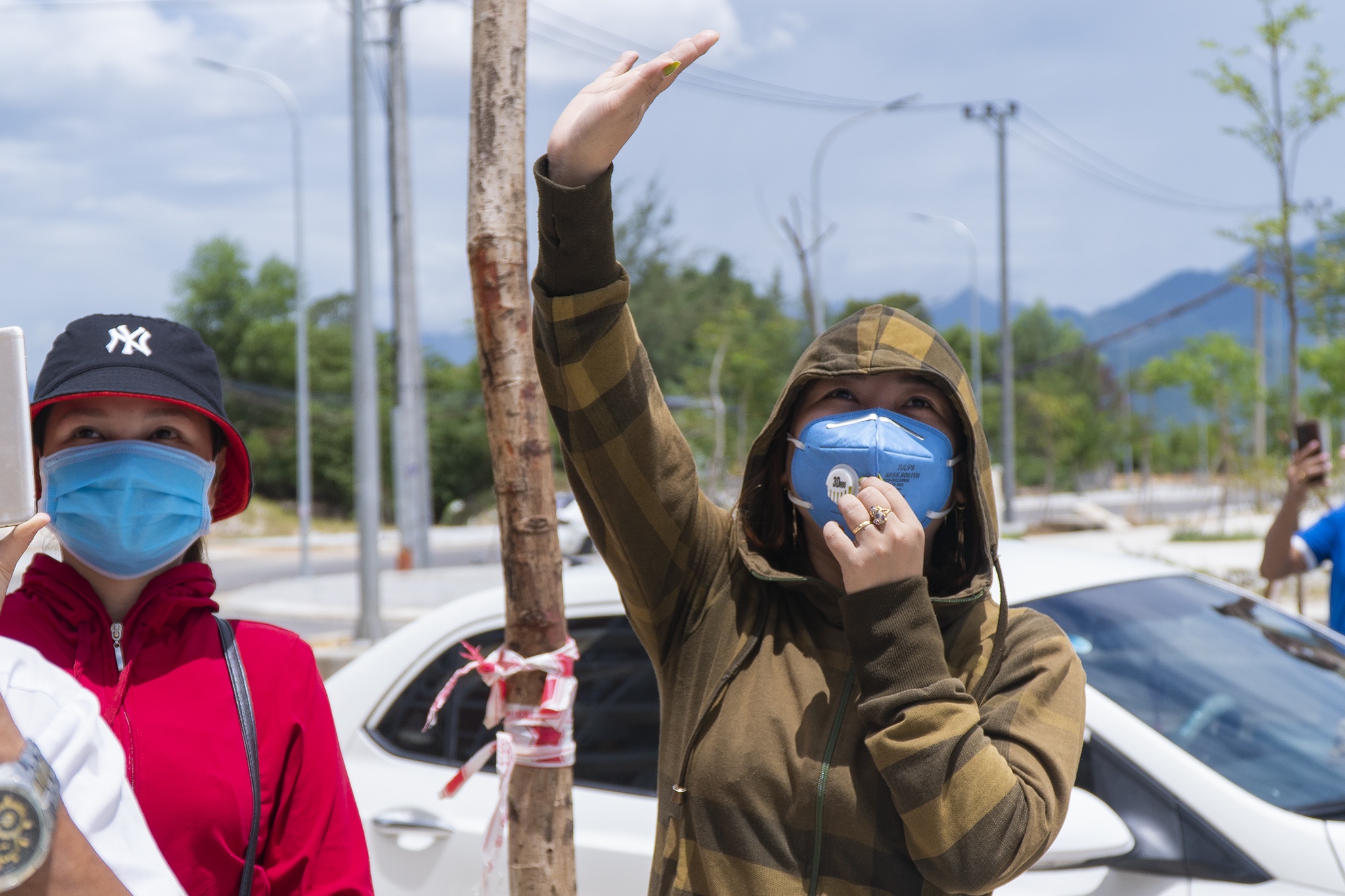 Het cach ly, gia dinh o Da Nang quay lai tiep te cho ca xom hinh anh