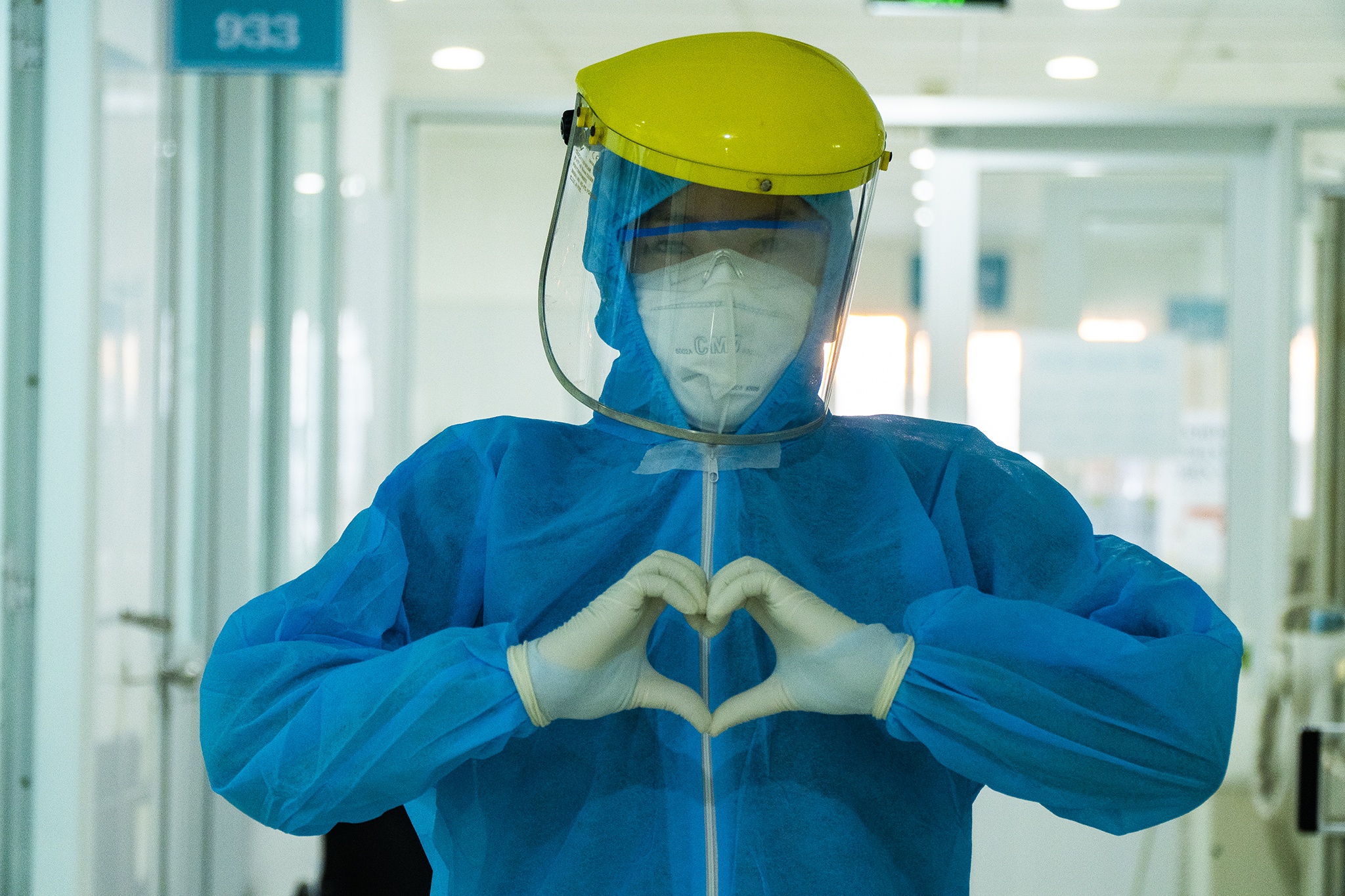 Nu dieu duong cham nguoi mac Covid-19: 'Toi xem ho nhu nguoi than' hinh anh