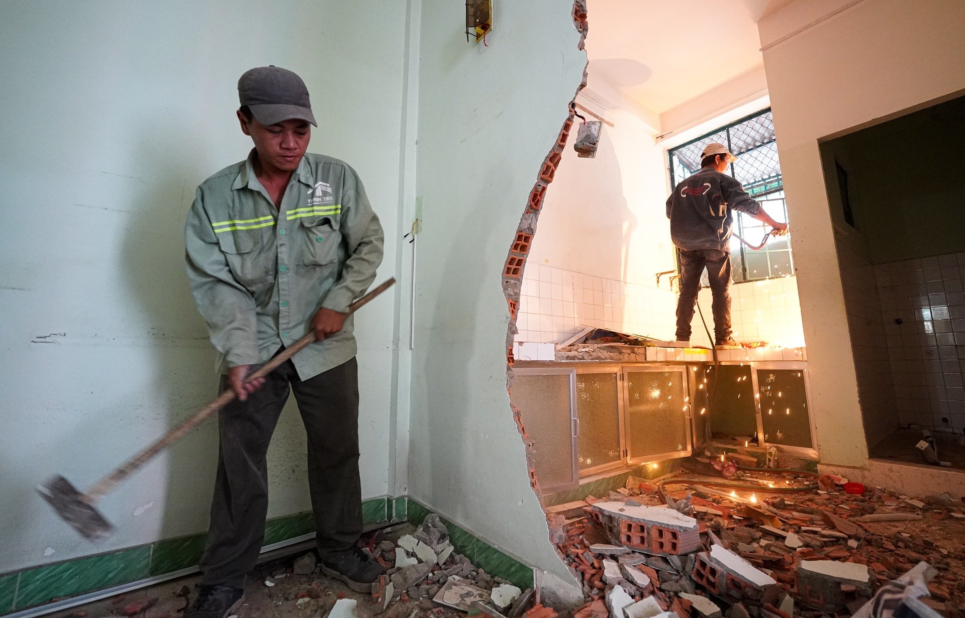 Thao do chung cu nghieng o TP.HCM hinh anh