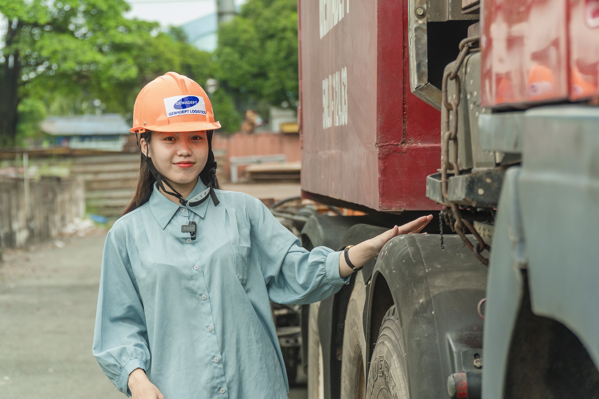 Xe sieu truong van chuyen tau metro so 1 bang cach nao? hinh anh