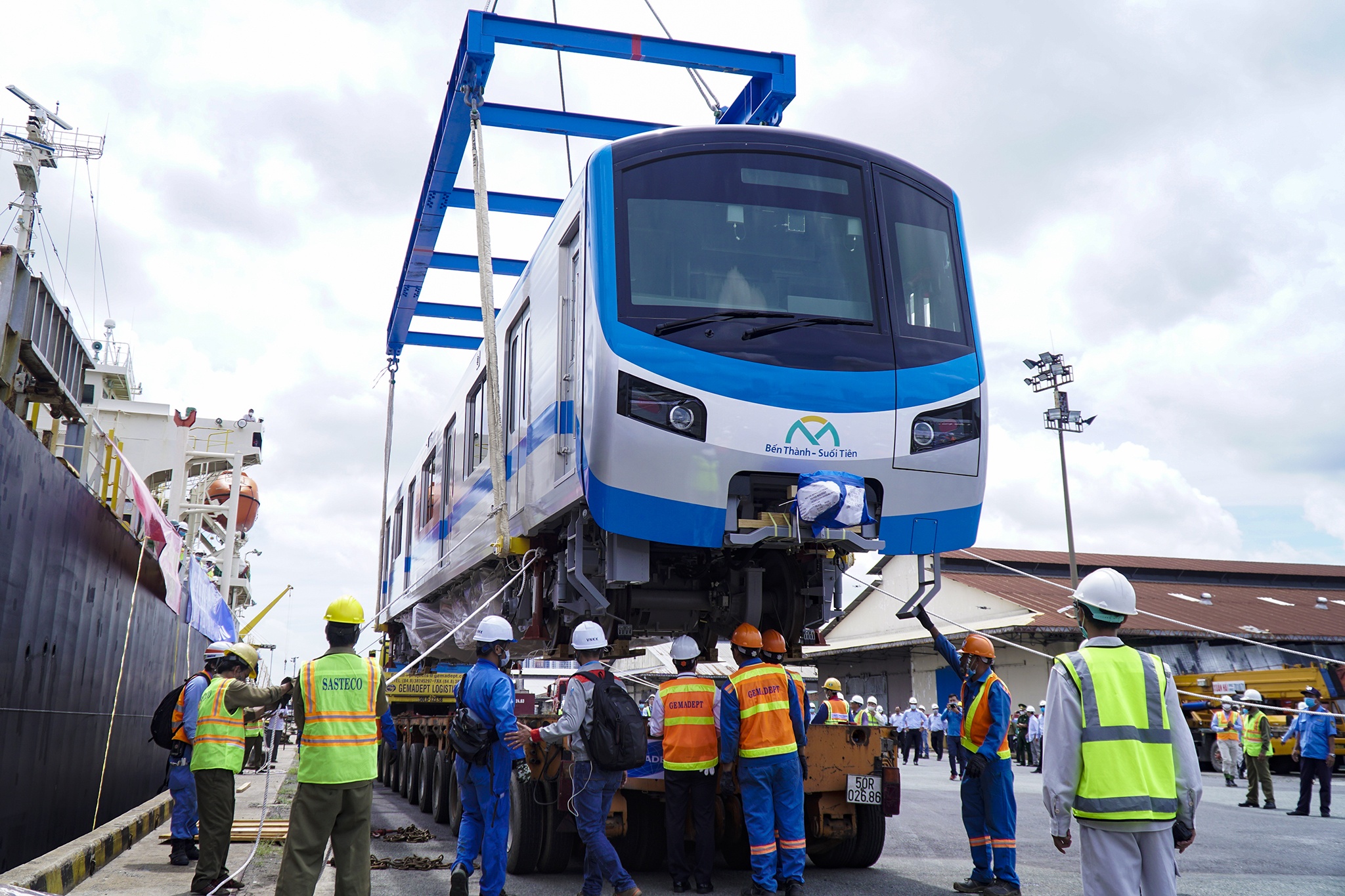 Canh ha cau tau metro o TP.HCM hinh anh