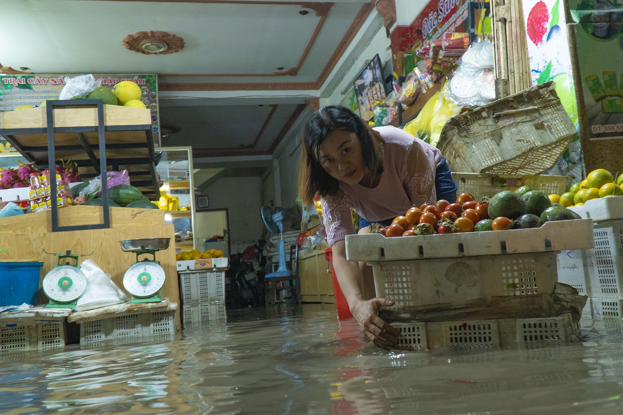 Trieu cuong dat dinh, dan TP.HCM bi bom loi nuoc hinh anh