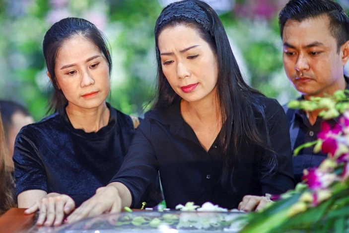 Nuoc mat nghe si trong le tang NSND Ly Huynh hinh anh