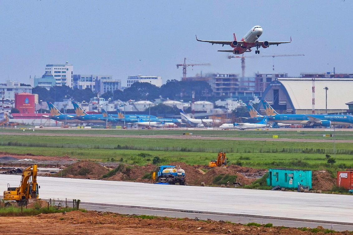 Duong bang Tan Son Nhat sap hoan thanh sua chua hinh anh