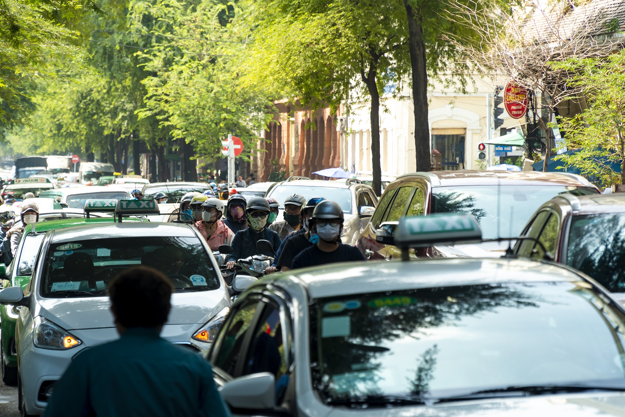 Xe may leo len via he vi un tac ngay Black Friday hinh anh