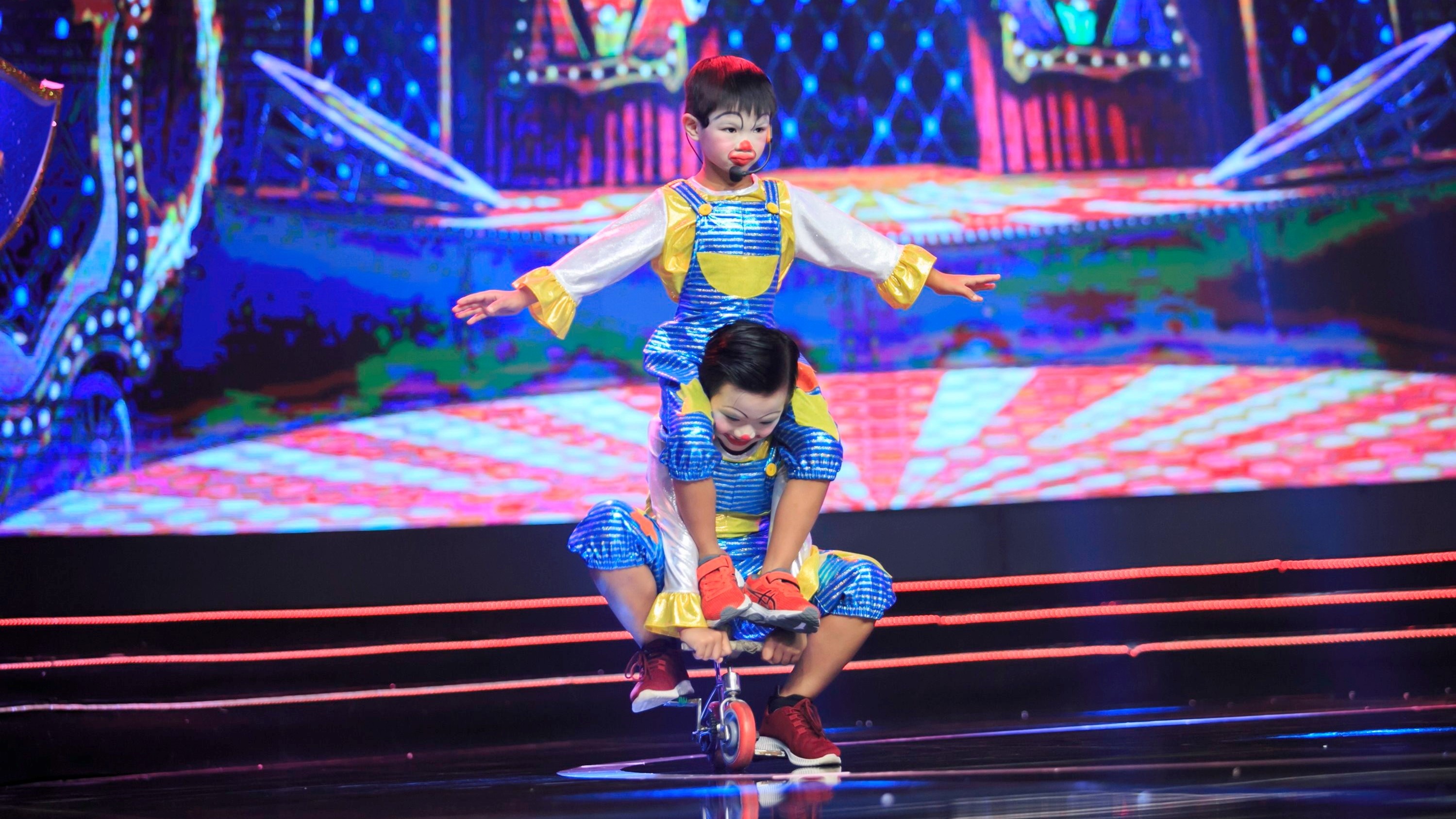 Anh em ruot o TP.HCM hoc dien xiec tu ong noi hinh anh