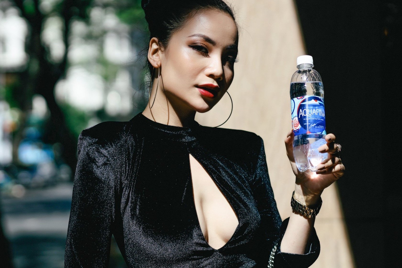 Ban tre TP.HCM dien do hon 10 trieu dong xuong pho hinh anh