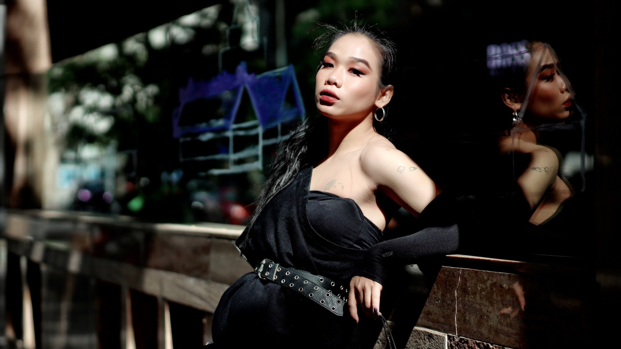 Mau 16 tuoi mac do giong Lisa tren duong Dong Khoi hinh anh