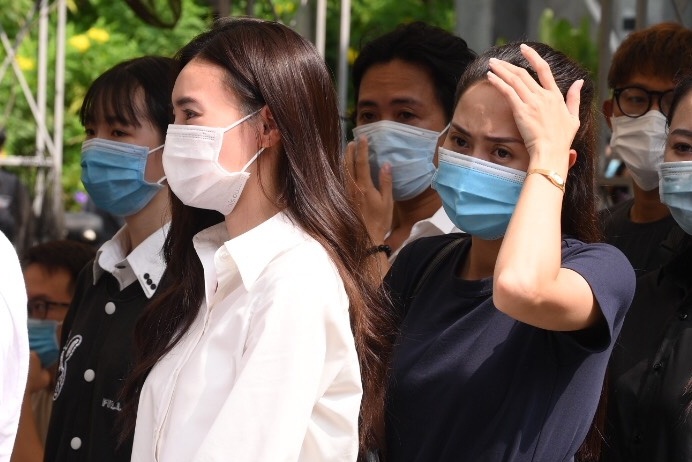 Lan Ngoc, Ngo Kien Huy xep hang dai cho vieng danh hai Chi Tai hinh anh