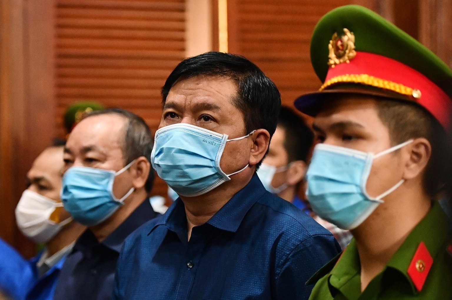 VKS hoi ve 22 cuoc goi giua ong Dinh La Thang va Ut 'Troc' hinh anh