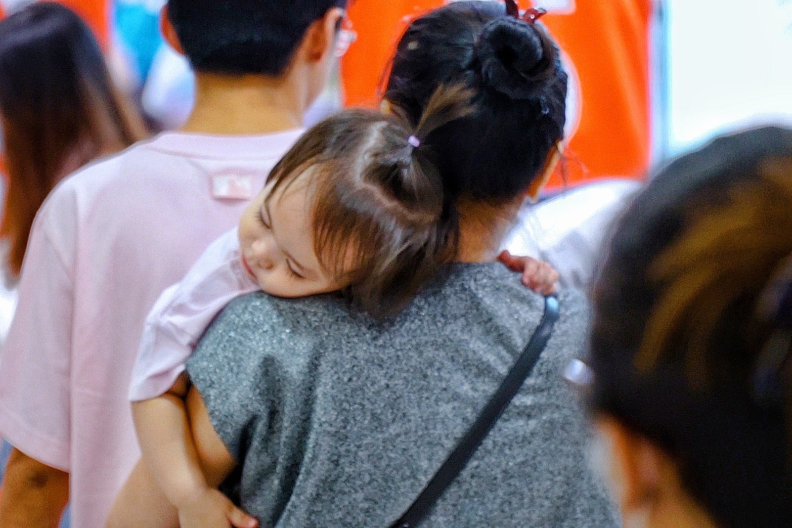 Trung tam thuong mai o TP.HCM dong duc ngay dau nam hinh anh