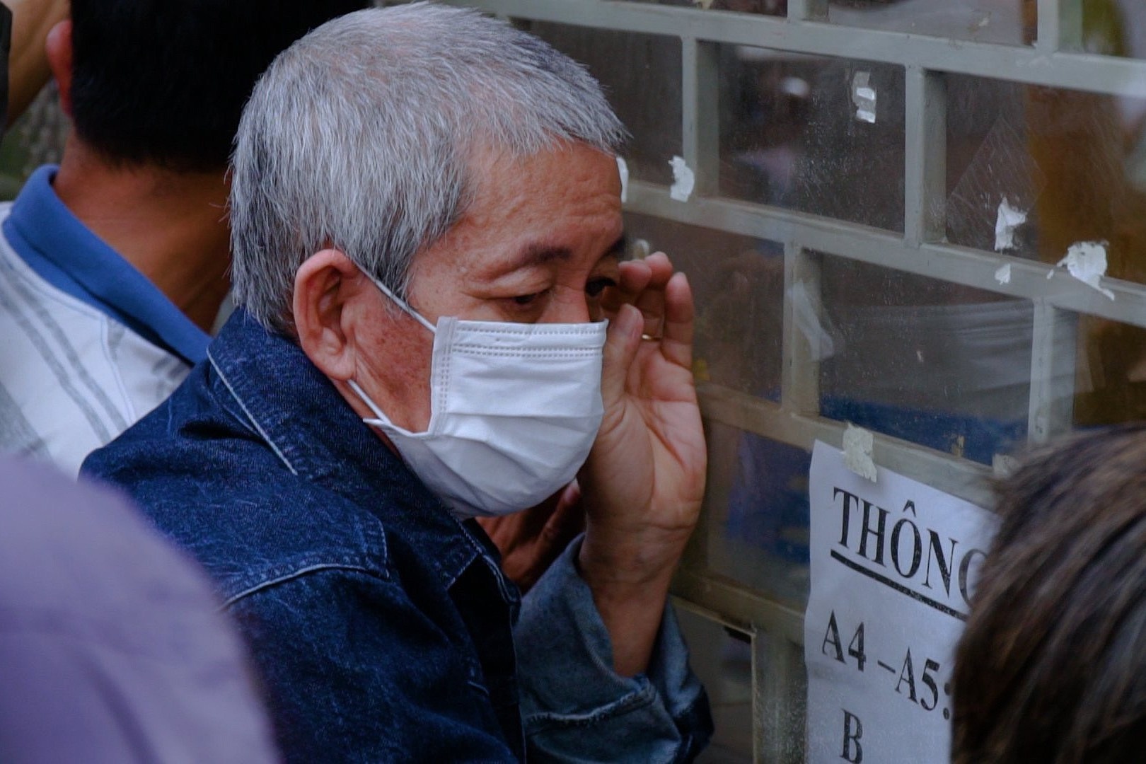 Chen lan mua ve tran HAGL gap CLB Sai Gon hinh anh