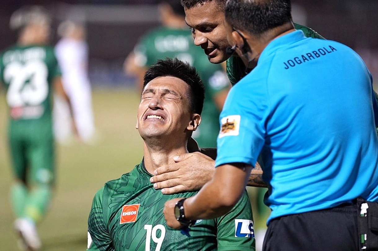 Do Merlo bat khoc khi ghi ban vao luoi HAGL hinh anh