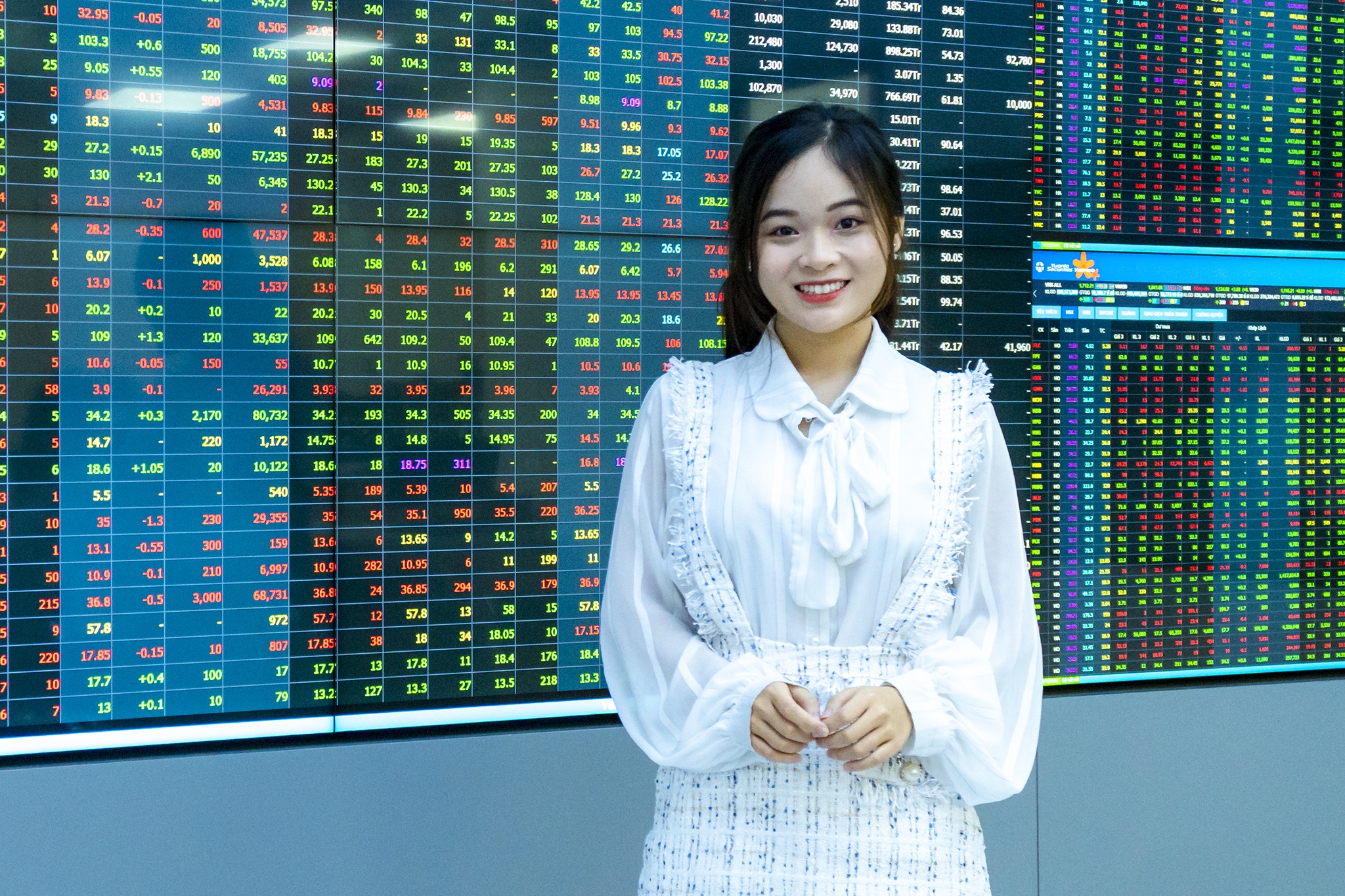 'Nha dau tu moi khong nen hoang loan' hinh anh