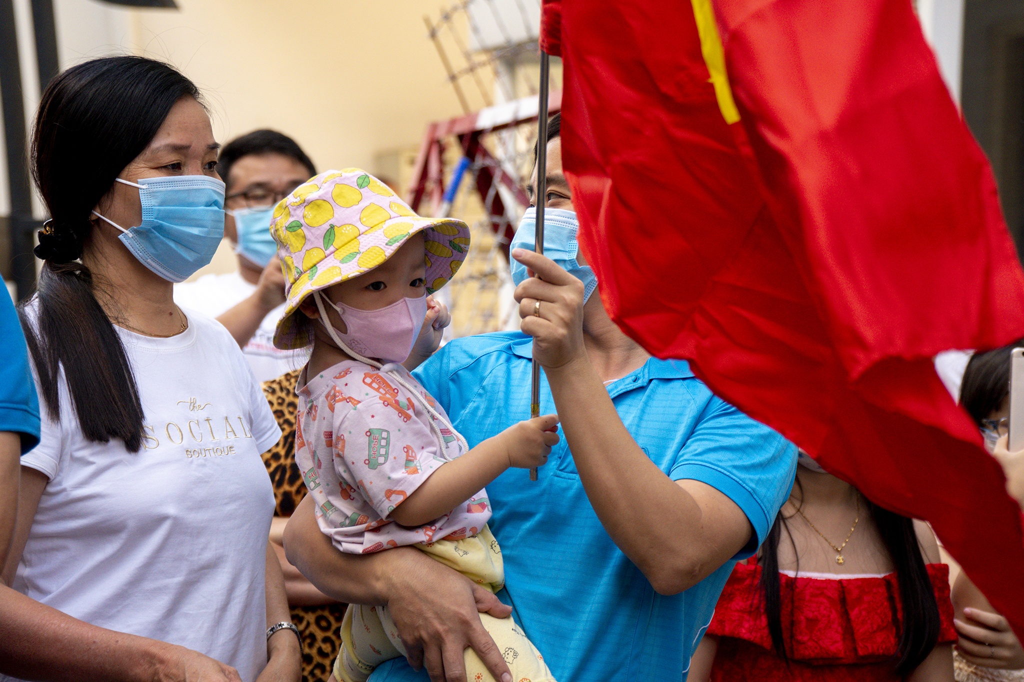 Cu dan Ehome 4 rom nuoc mat khi do phong toa hinh anh