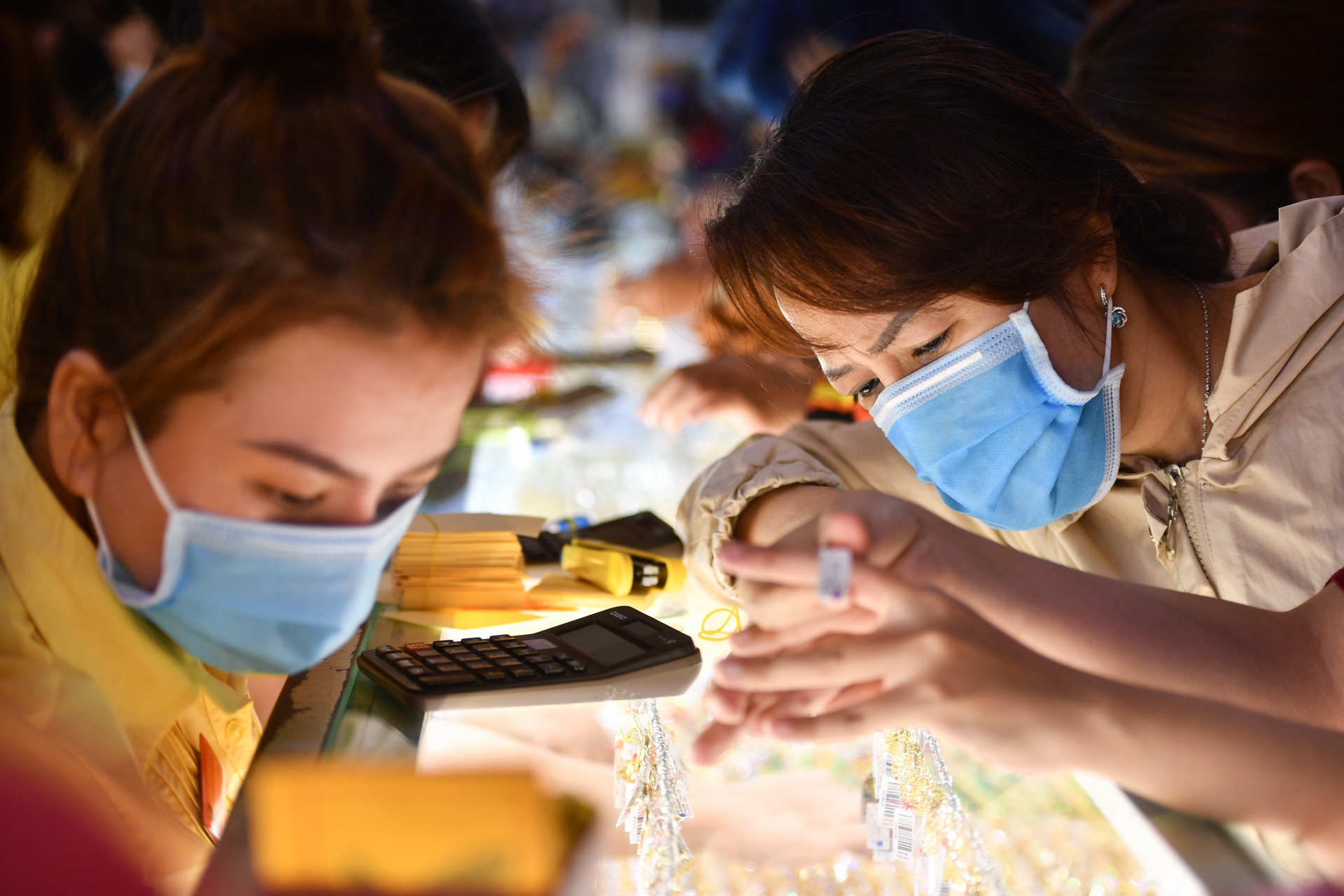 'Toi mua vang cau may, khong nghi chuyen loi lo' hinh anh