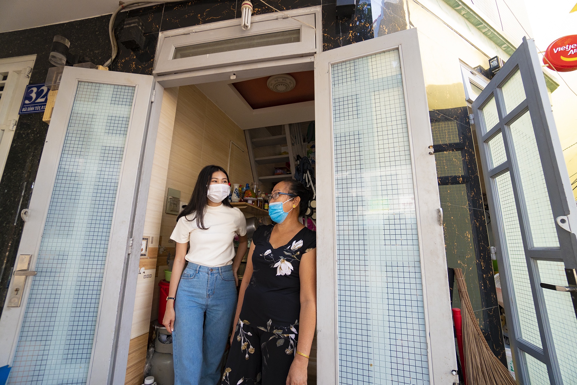 Cuoc song trong nhung can nha sieu mong o TP.HCM hinh anh