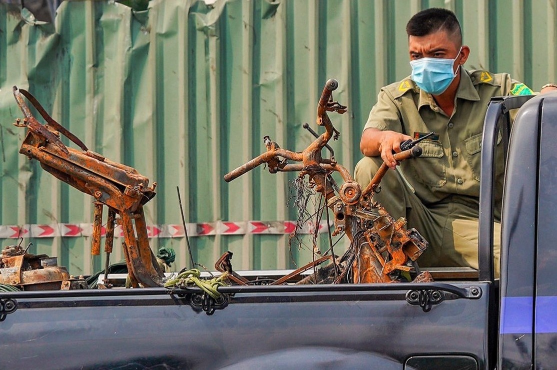 5 xe may tro khung duoc dua ra khoi can nha chay o Thu Duc hinh anh