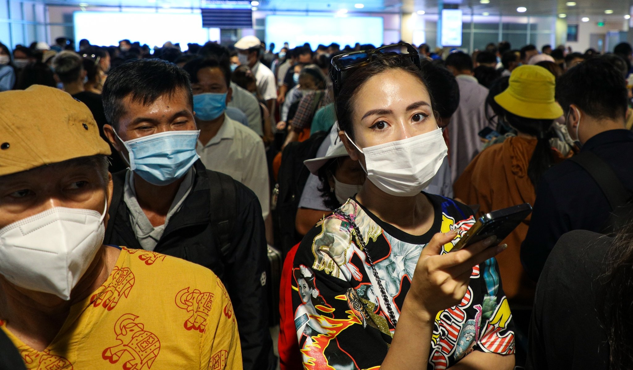 Ngay thu 2 lien tiep un tac tai cua soi chieu san bay Tan Son Nhat hinh anh