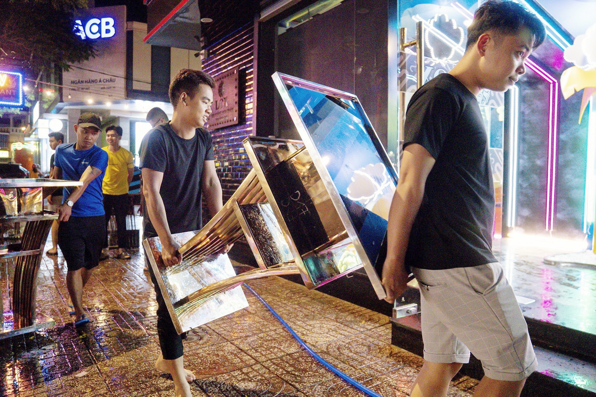 Quan bar o Vung Tau dong cua sau cong van hoa toc hinh anh